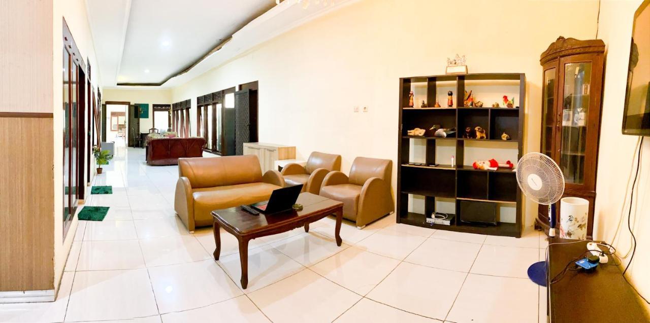Homey Guesthouse Near Sby Zoo Syariah Surabaya Exterior foto
