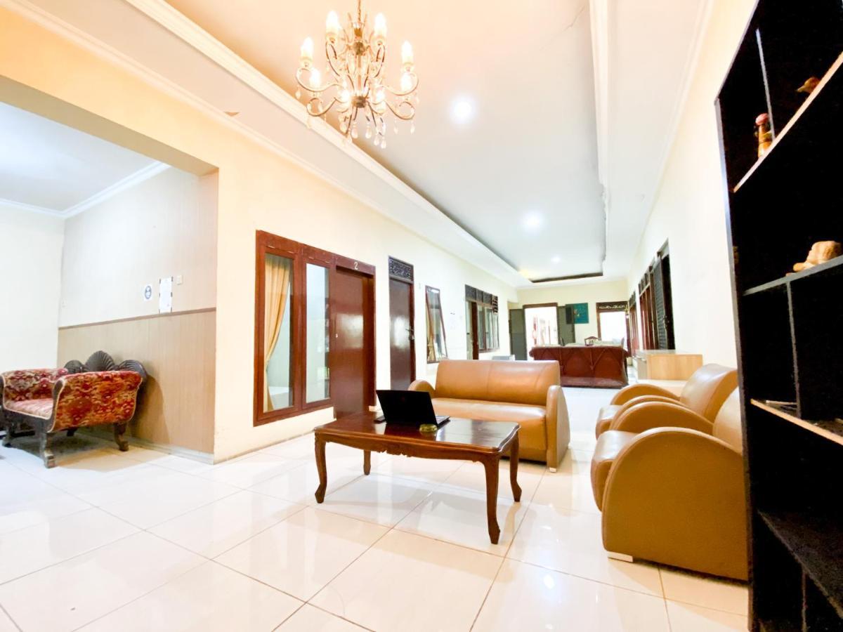 Homey Guesthouse Near Sby Zoo Syariah Surabaya Exterior foto